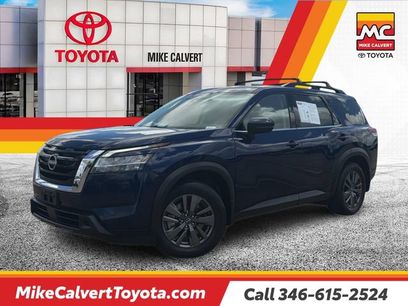 Used 2022 Nissan Pathfinder SV w/ SV Premium Package