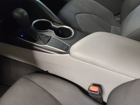 Used 2021 Toyota Camry LE w/ Carpet Mat Package (TMS) image 26