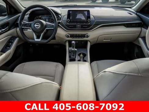 Used 2025 Nissan Altima 2.5 SV FWD image 36