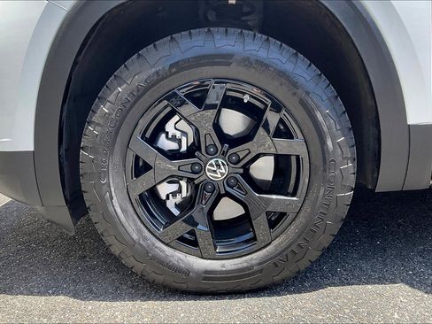 Used 2024 Volkswagen Atlas Peak Edition SEL image 8