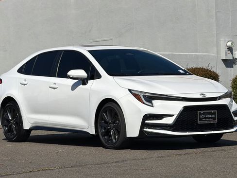 Used 2024 Toyota Corolla SE w/ SE Premium Package FWD image 5
