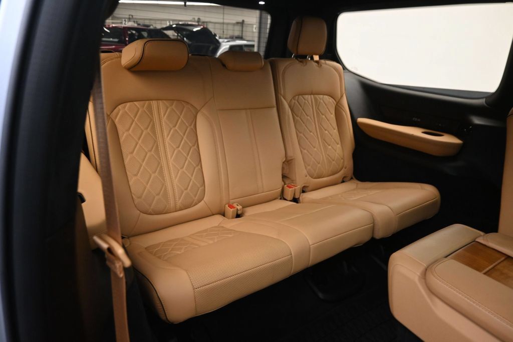 Used 2023 Jeep Grand Wagoneer Series III AWD/4WD image 11
