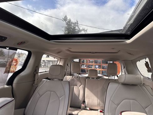 Used 2017 Chrysler Pacifica Limited image 48