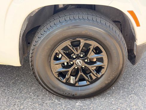 Certified 2024 Nissan Frontier SV RWD image 8