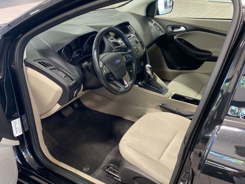 Used 2015 Ford Focus SE w/ SE Sport Package FWD image 6