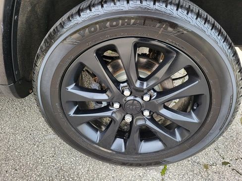 Used 2019 Jeep Grand Cherokee Altitude image 31