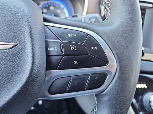 Used 2023 Chrysler Voyager LX image 12