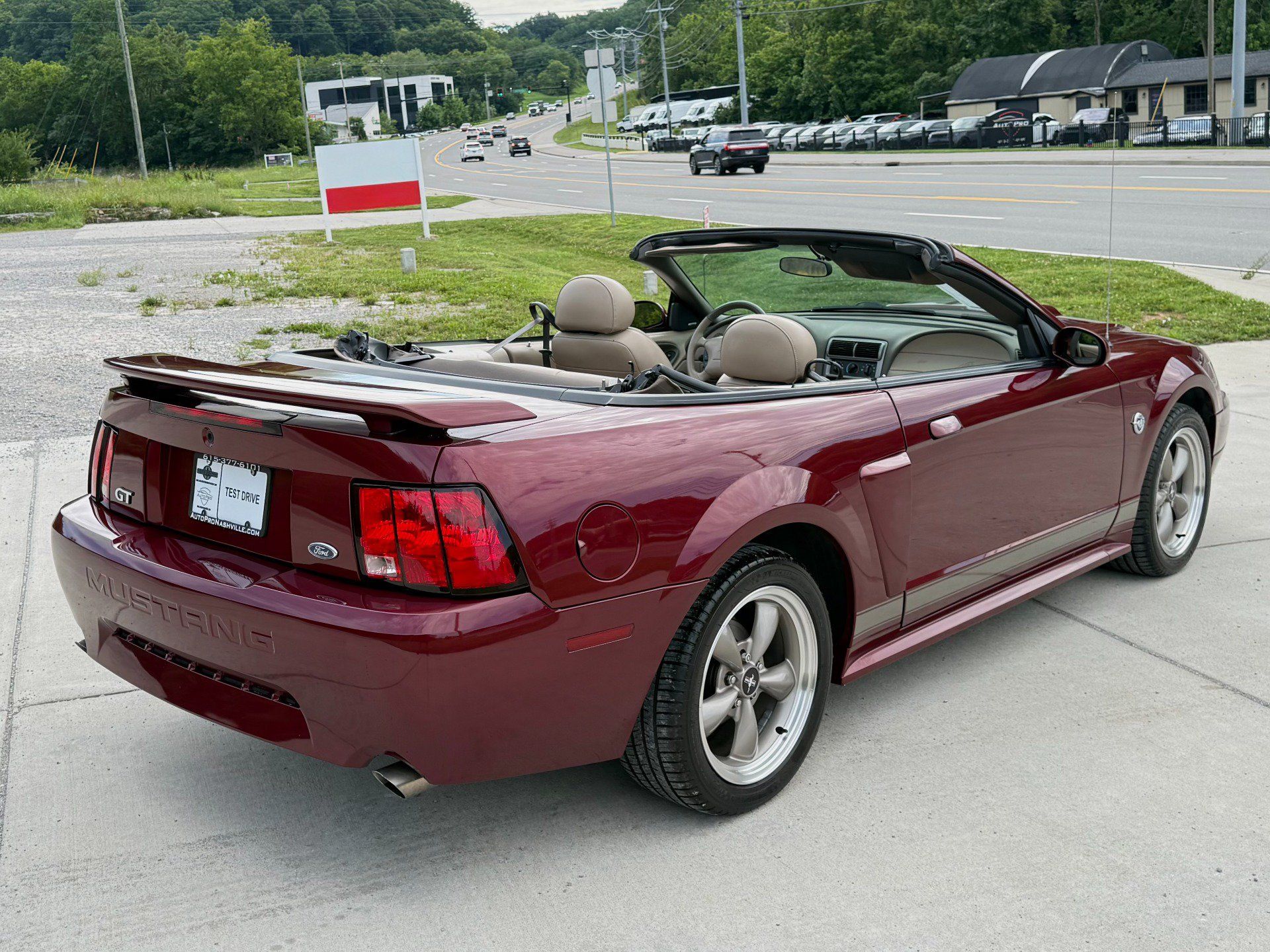 Used 2004 Ford Mustang GT RWD image 3