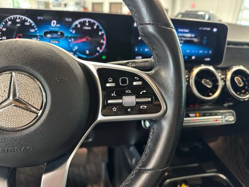 Used 2021 Mercedes-Benz GLB 250 image 19