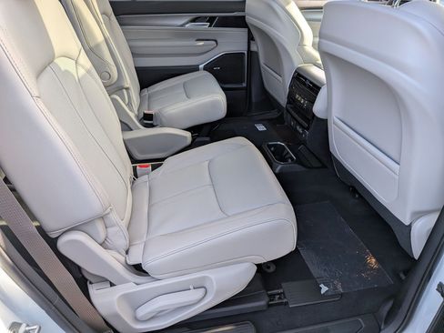 New 2026 Jeep Grand Wagoneer 4WD image 38