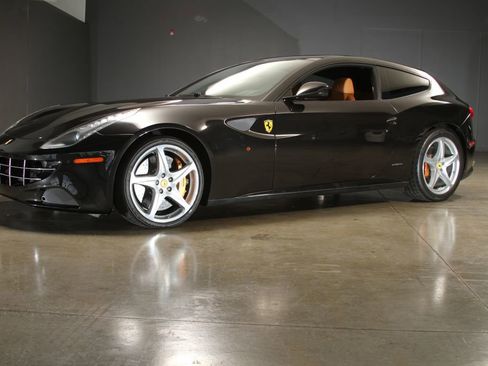 Used 2016 Ferrari FF image 36