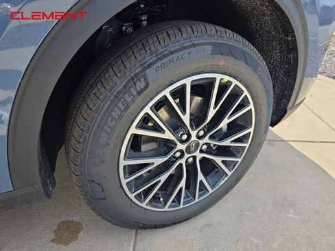 New 2025 Ford Escape SE image 37