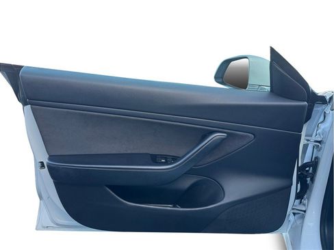 Used 2019 Tesla Model 3 Standard Range image 13