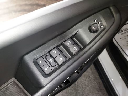 New 2026 Jeep Grand Cherokee Altitude image 19