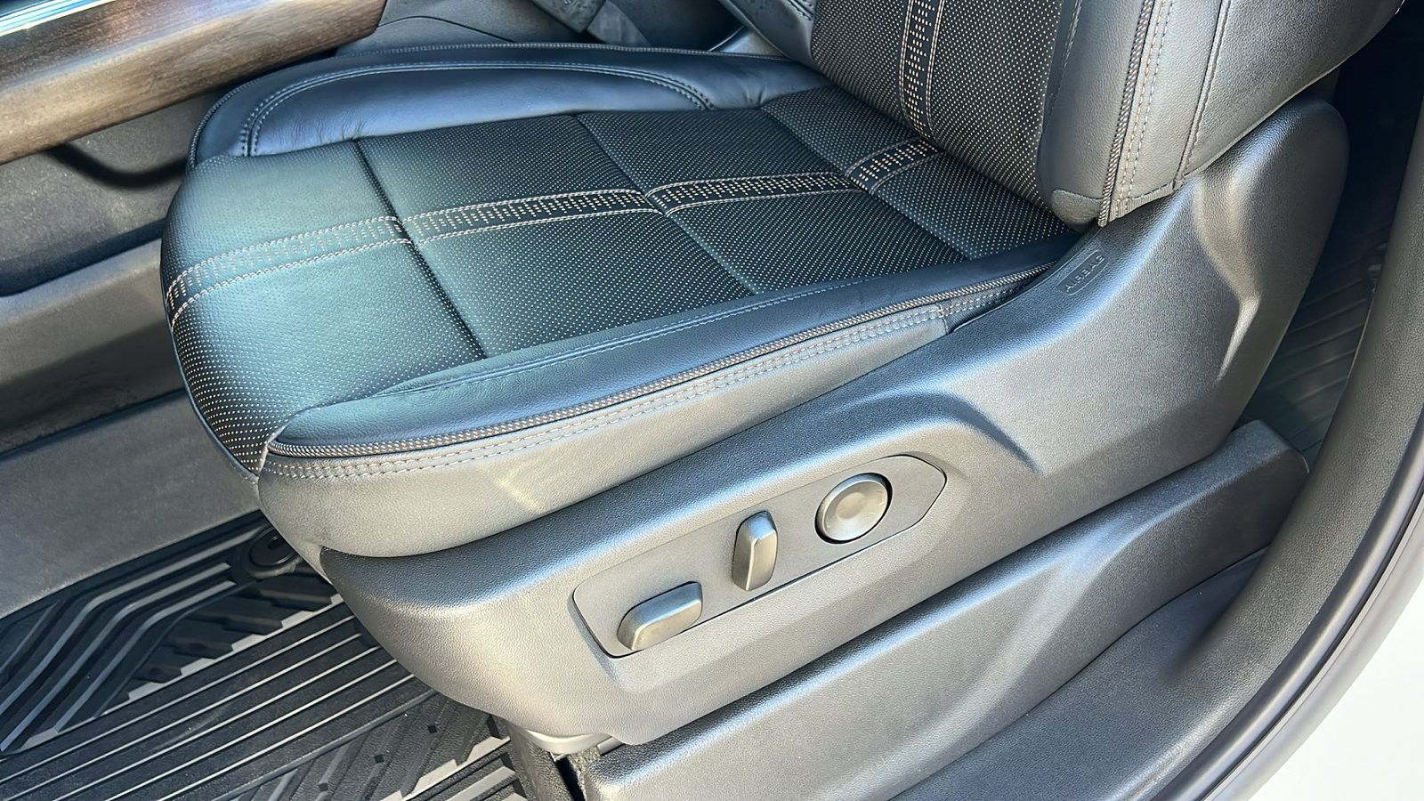 New 2026 Chevrolet Silverado 2500 High Country w/ High Country Premium Package AWD/4WD image 21