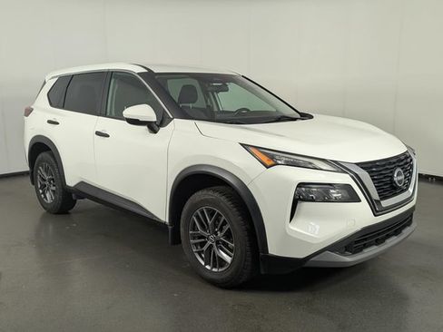 Used 2022 Nissan Rogue S AWD/4WD image 2