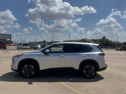 Certified 2025 Nissan Rogue SV FWD image 14