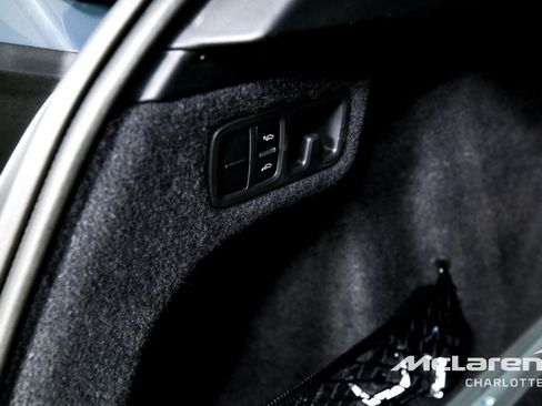 Used 2025 Lamborghini Urus SE AWD/4WD image 23