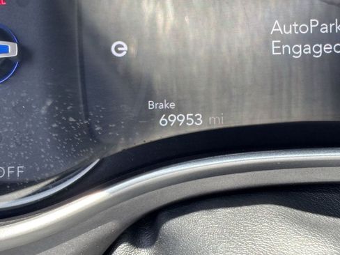 Used 2023 Chrysler Pacifica Touring-L FWD image 29