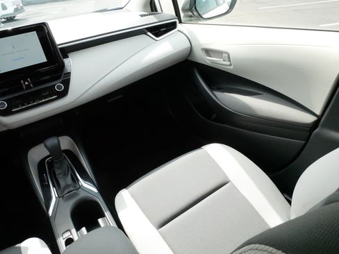 Certified 2025 Toyota Corolla LE FWD image 11