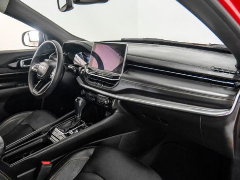 Used 2023 Jeep Compass Limited image 10