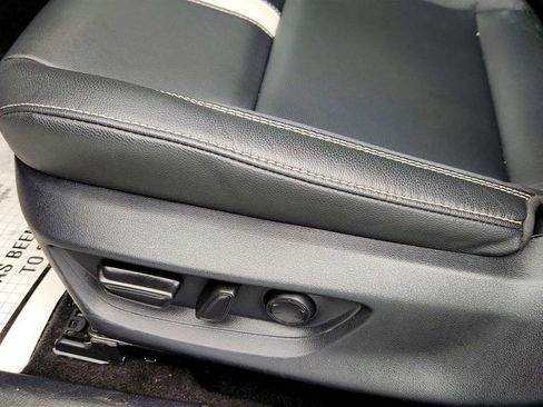 Used 2025 Toyota Camry SE image 12