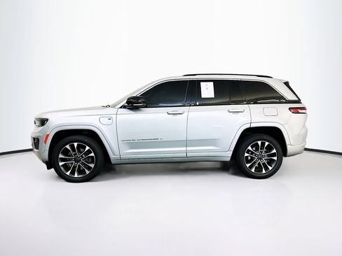 Used 2022 Jeep Grand Cherokee Overland w/ Luxury Tech Group IV image 4