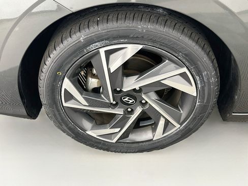 Used 2024 Hyundai Elantra Limited FWD image 11
