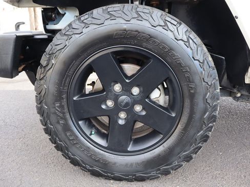 Used 2015 Jeep Wrangler Unlimited Sahara image 39