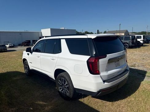 Used 2023 GMC Yukon AT4 w/ AT4 Premium Package AWD/4WD image 6