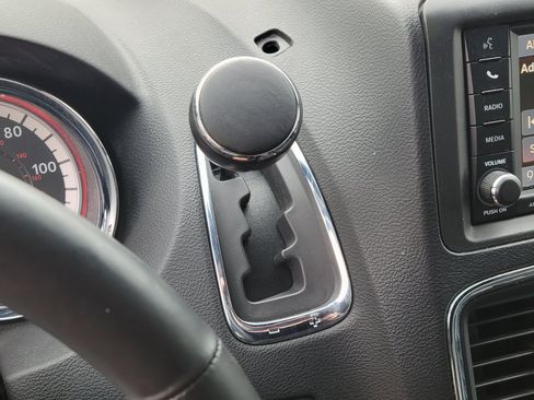 Used 2017 Dodge Grand Caravan SXT w/ Driver Convenience Group image 29