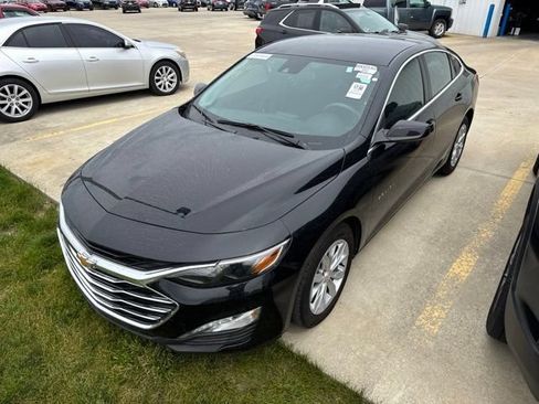 Used 2025 Chevrolet Malibu LT FWD image 2