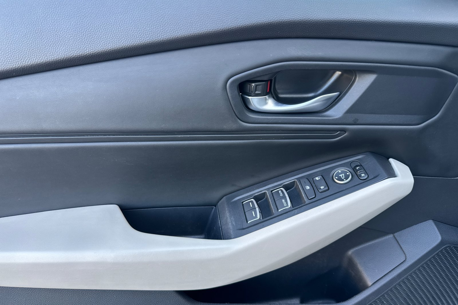 Used 2025 Honda Accord SE image 11