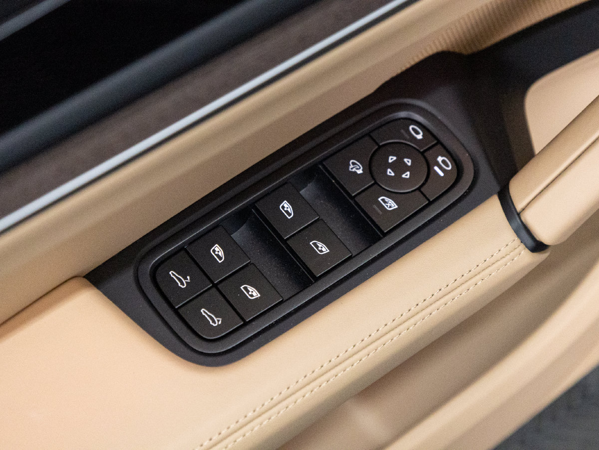 Certified 2026 Porsche Cayenne S AWD/4WD image 28