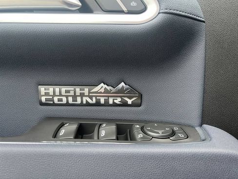 Used 2025 Chevrolet Silverado 1500 High Country w/ Technology Package AWD/4WD image 26