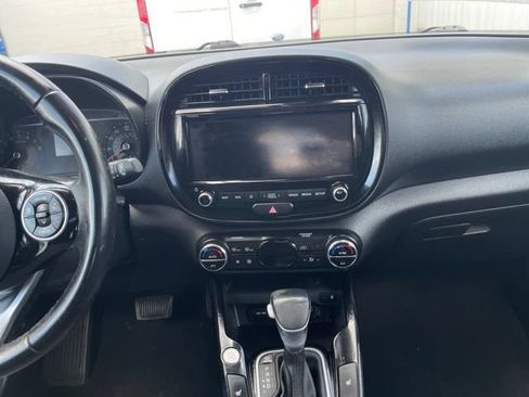 Used 2020 Kia Soul EX FWD image 17