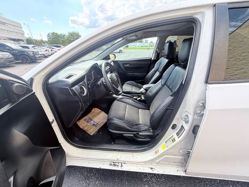 Used 2017 Toyota Corolla SE w/ SE Premium Package FWD image 10