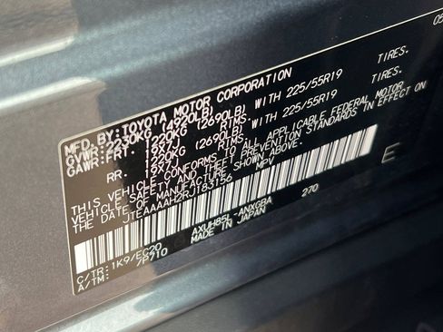 Certified 2024 Toyota Venza XLE image 37