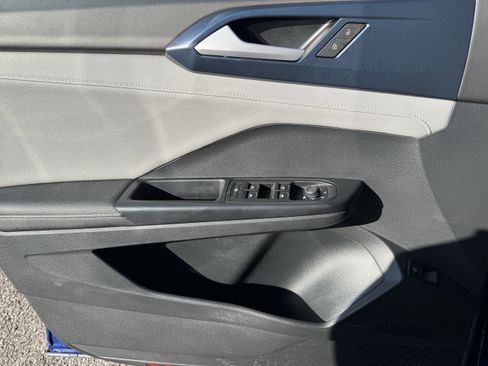 Used 2024 Volkswagen Taos SE image 9