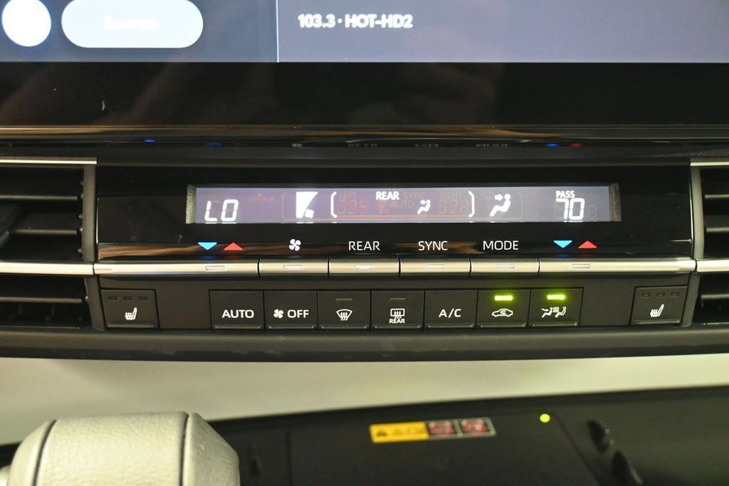 Used 2025 Toyota Sienna XLE w/ XLE Plus Package AWD/4WD image 21