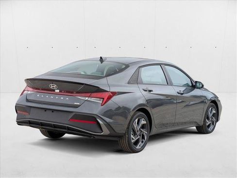New 2025 Hyundai Elantra SEL image 2