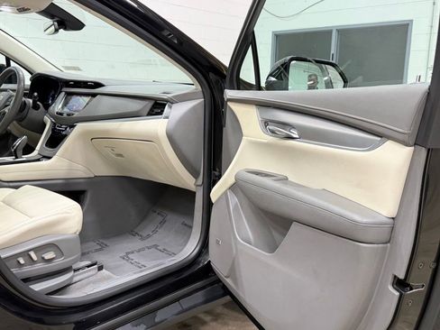 Used 2017 Cadillac XT5 Premium Luxury AWD/4WD image 40