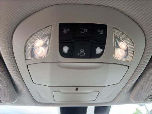 Used 2018 Chrysler Pacifica Touring-L Plus FWD image 14