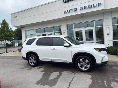 Used 2023 Honda Pilot EX-L image 2