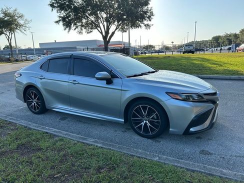 Used 2021 Toyota Camry SE FWD image 8
