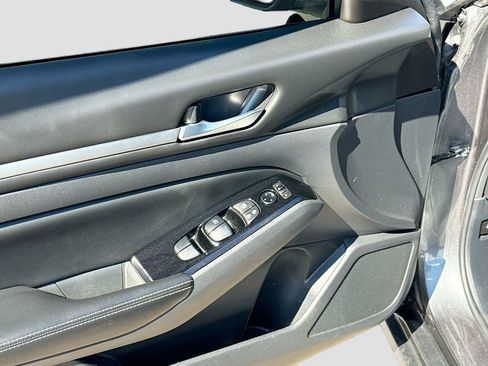 Used 2023 Nissan Altima 2.5 SV image 15