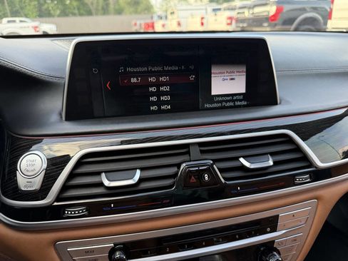 Used 2018 BMW M760i xDrive AWD/4WD image 32