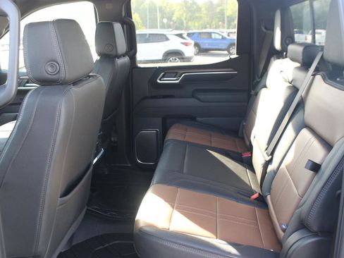 Used 2026 Chevrolet Silverado 1500 High Country AWD/4WD image 36