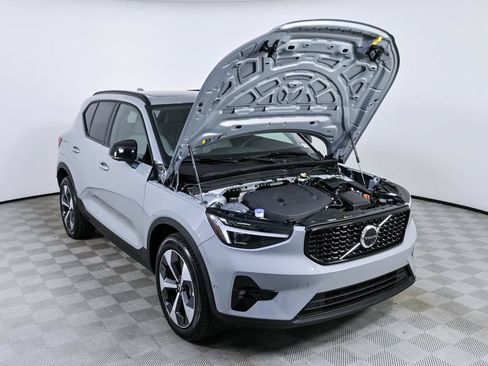 Certified 2026 Volvo XC40 B5 Plus AWD/4WD image 34