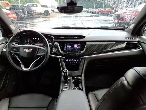 Used 2023 Cadillac XT6 Premium Luxury w/ Technology Package AWD/4WD image 13